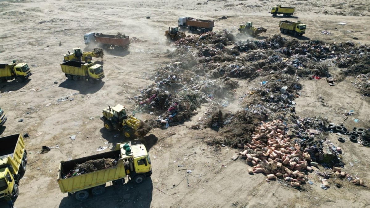 The Municipality clears waste in Wafra area.