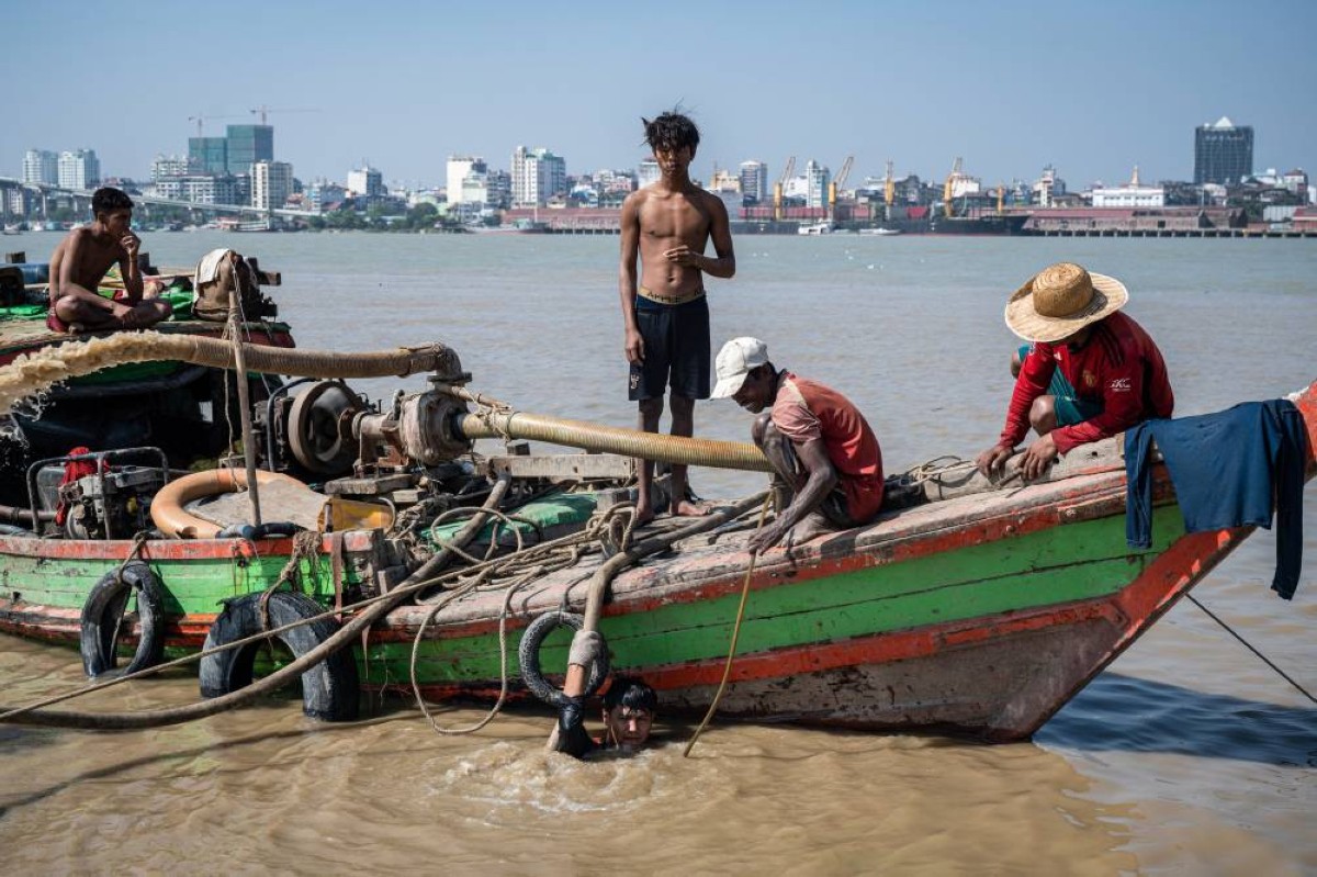 The Myanmar ‘water brothers’ salvaging shipwrecks on the tide | Kuwait ...