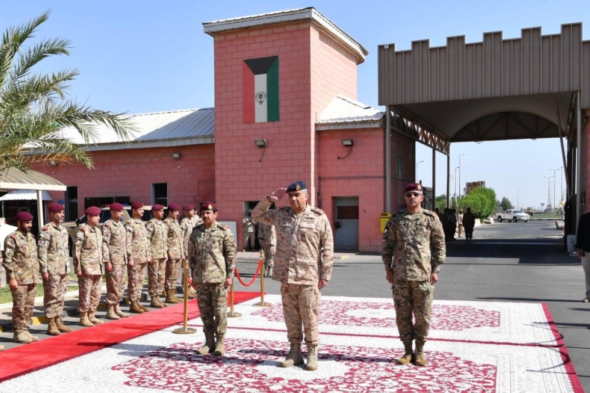 KUWAIT: Chief of the General Staff Lieutenant General Bandar Al-Mezian (center) is seen during his visit to the Amiri Guard headquarters. — KUNA photos 
