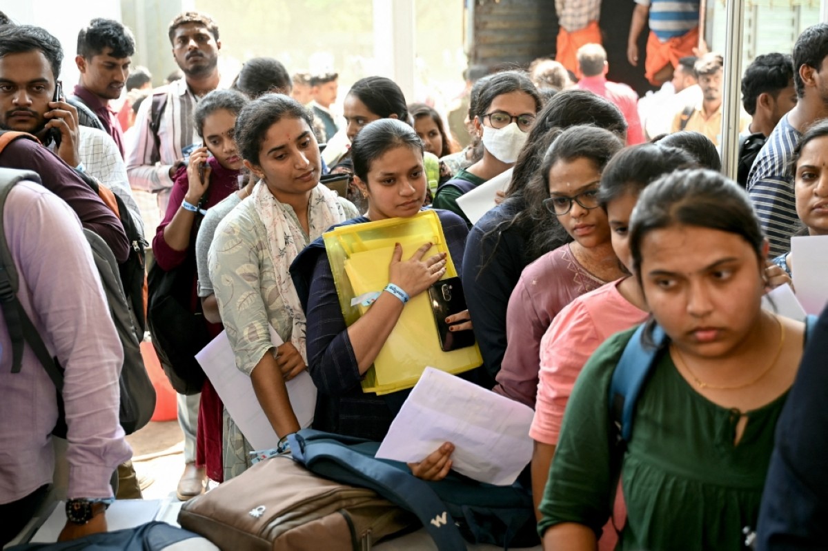 India's economy booms but young hanker for govt jobs | kuwaittimes