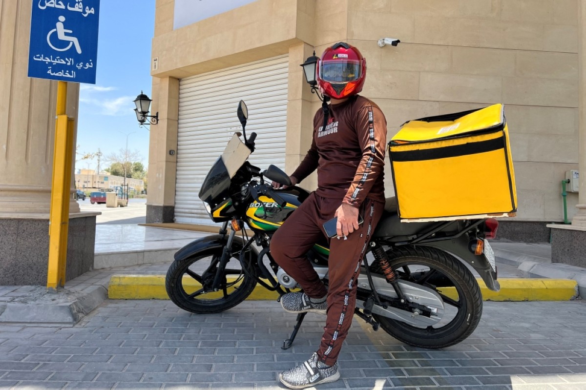 Saudi delivery drivers brave summer heat