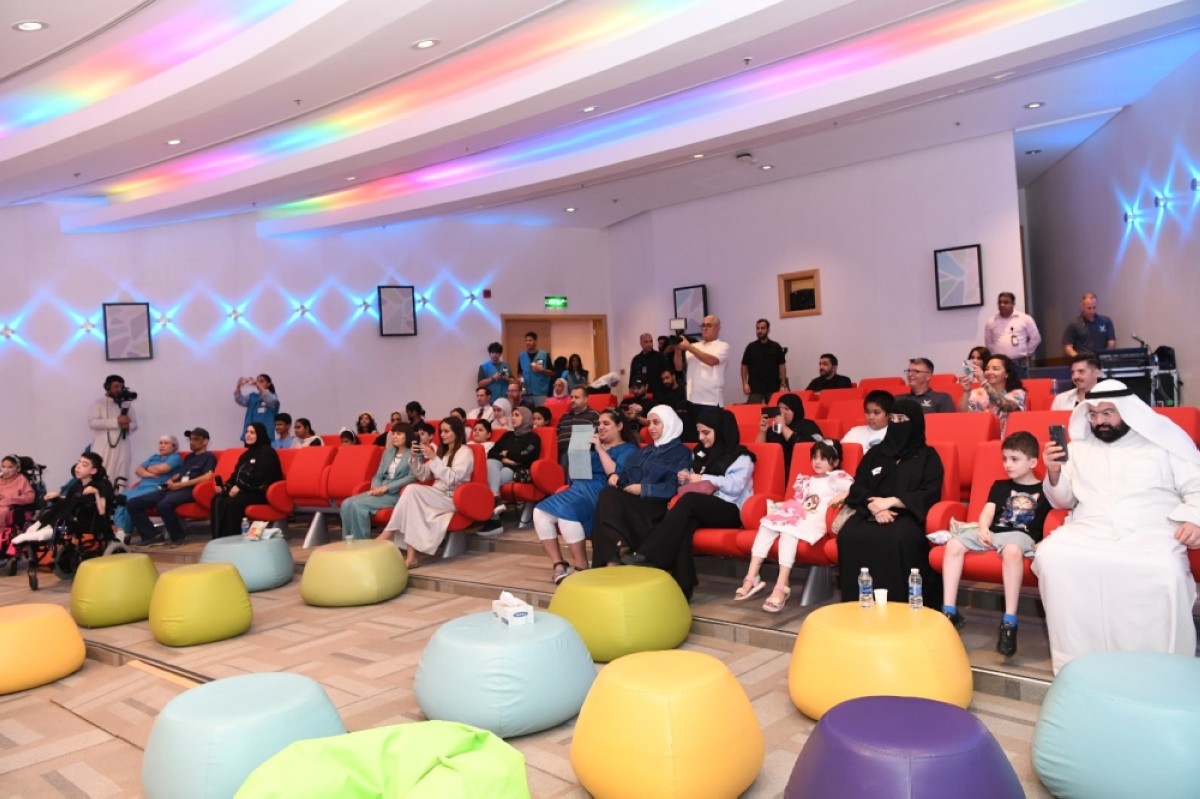 Bayt Abdullah children and famailies enjoyng the musical performance.