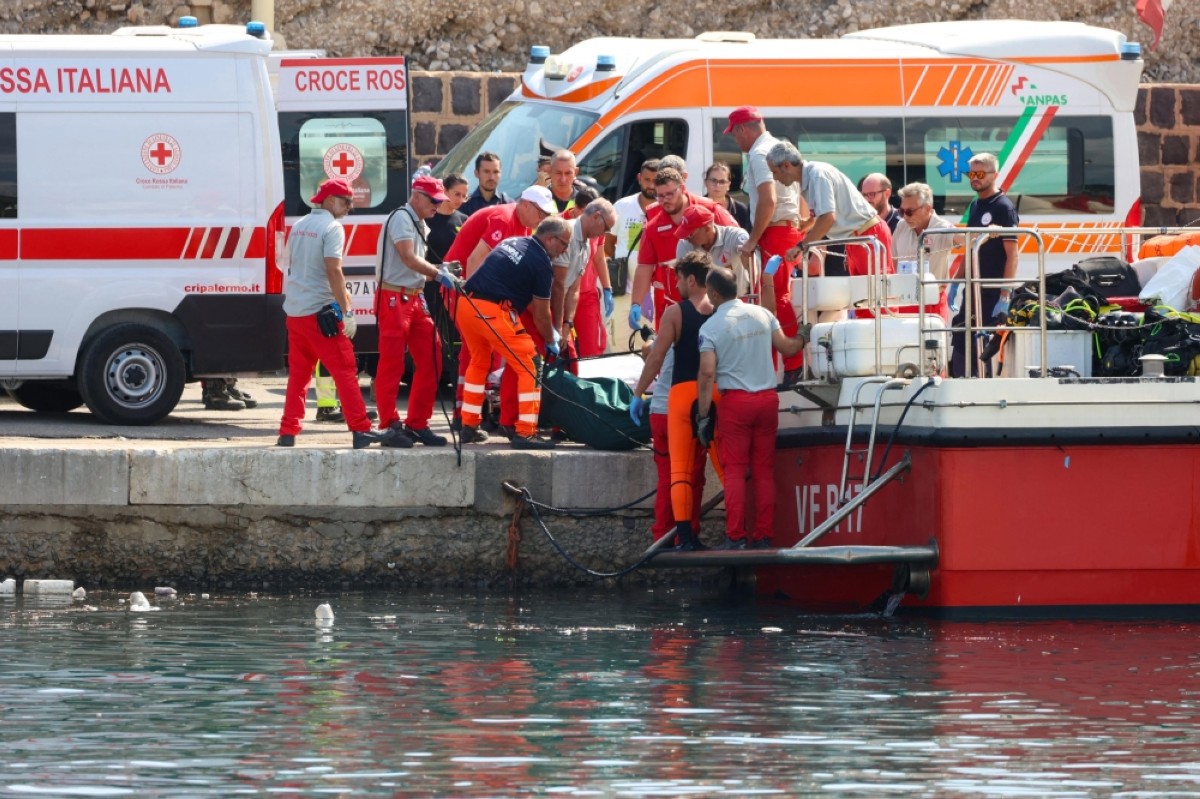 6 missing, 1 dead after yacht sinks off Sicily