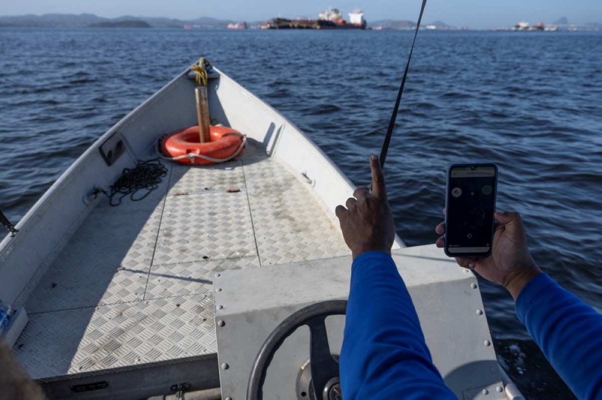 Brazil fishermen turn to mobile app to combat pollution scourge