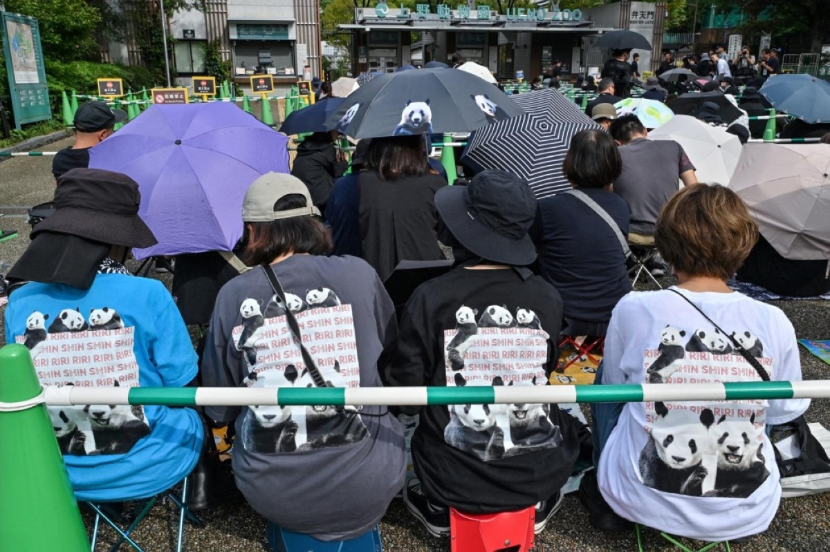 Thousands bid farewell to Tokyo zoo pandas before return to China