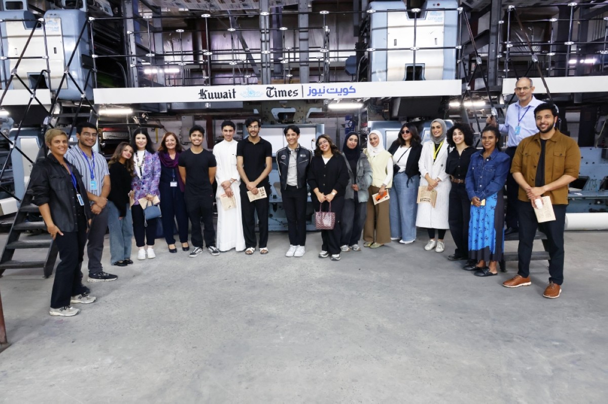 KUWAIT: Australian University students pose with Kuwait Times and Kuwait News staff. — Photos by Yasser Al-Zayyat