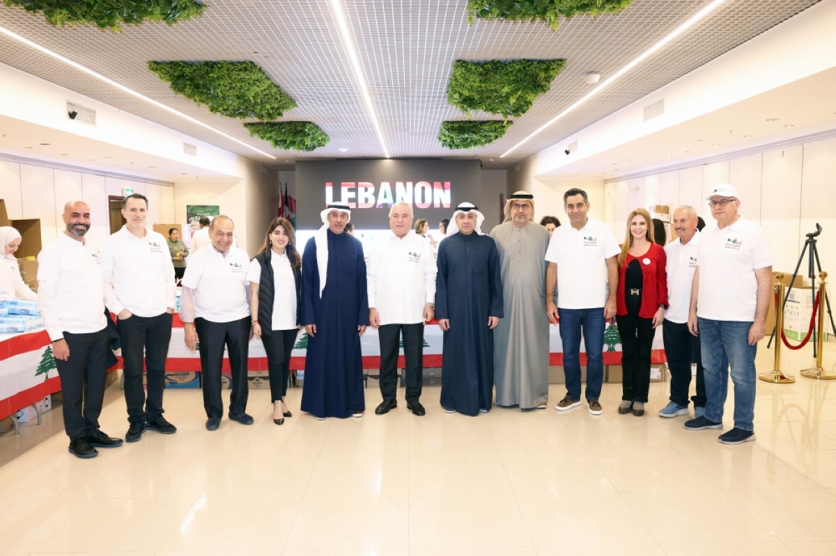KUWAIT: Lebanese Charge d&#039;affairs in Kuwait Ahmad Arafa poses for a photo with officials from Kuwait&#039;s foreign affairs ministry and foreign diplomats. — Photos by Yasser Al-Zayyat