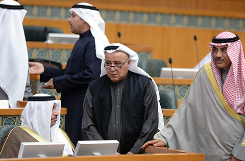 Kuwaiti MP Nabeel al-Fadhel (C) speaks to Prime Minister Sheikh Jaber al-Mubarak al-Sabah (L) and Foreign Minister Sheikh Sabah al-Khaled al-Sabah at the national assembly in Kuwait City on December 22, 2015. Al-Fadhel died during the parliament session according to media reports. AFP PHOTO / YASSER AL-ZAYYAT