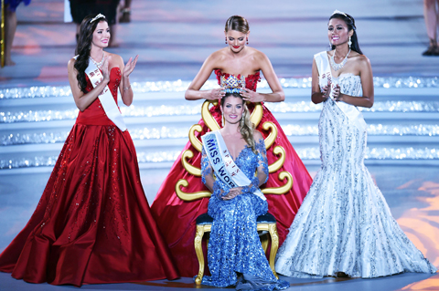 Mireia Lalaguna Rozo Miss World Spain is crowned after winning the new title at the Miss World Grand Final in Sanya, in southern China’s Hainan province. Contestants from over 110 countries compete in the final of the 65th Miss World Competition. — AFP photos