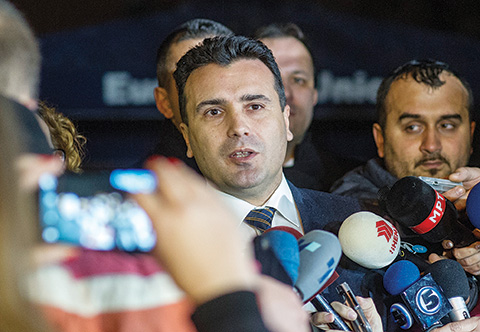 The leader of Macedonia's biggest opposition party SDSM, Zoran Zaev (C) talks to the media in Skopje on January 16, 2016. nEU Commissioner Johannes Hahn said in press statement that the negotiations between the four biggest political parties on implementing last year's political agreement have failed. Macedonia's Prime Minister Nikola Gruevski handed in his resignation on January 15, paving the way for an early election in April in line with an EU-brokered deal to end a political crisis. The move came as Hahn arrived in Skopje to encourage political parties to stick to the agreement reached in July last year, which was designed to end months of turmoil in the Balkan nation of about 2.1 million people.  / AFP / Robert ATANASOVSKI