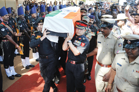 BANGALORE: Indian Army personnel carry the coffin of slain National Security Guard Bomb Disposal Squad personnel, thirty-four-year-old lieutenant colonel Niranjan Kumar, who died while defusing a grenade at the scene of a terror attack in Pathankot, after family members paid their last respects at his residence in Bangalore yesterday. — AFP