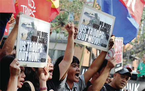 MANILA: Protesters rally in front of the US embassy against the Enhanced Defense Cooperation Agreement (EDCA). The Philippines is set to offer the US military use of eight bases, a military spokesman said on January 13, after the country’s Supreme Court upheld a security agreement with Washington forged in the face of rising tensions with China. — AFP