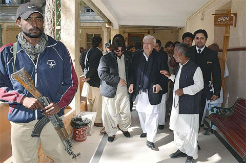 QUETTA: Pakistani former interior minister, Aftab Sherpao, (3R) leaves the court after a hearing in Quetta yesterday. A Pakistani court acquitted former military ruler Pervez Musharraf over the 2006 killing of a Baloch rebel leader, one of three legal cases he faced after returning from exile, lawyers said. —AFP