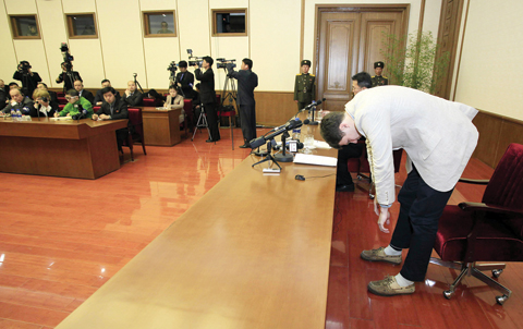 PYONGYANG: American student Otto Warmbier (right) is presented to the reporters yesterday in Pyongyang. North Korea announced late last month that it had arrested the 21-year-old University of Virginia undergraduate student.—AP