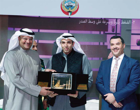 KUWAIT: Health Minister Dr Ali Al-Obaidi honors Dr Ziad Al-Alyan, CEO of the Central Circle Company.