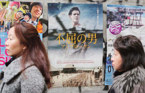 Moviegoers wait before Angelina Jolie’s “Unbroken” opens in front of a movie theater in Tokyo, Saturday.—AP
