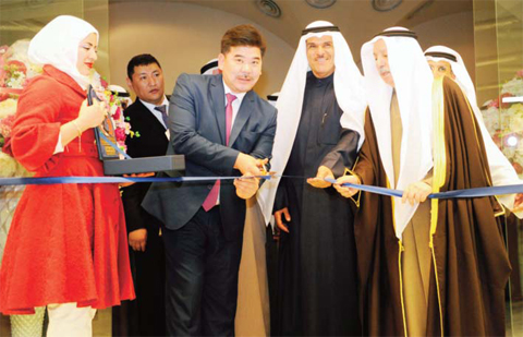 KUWAIT: Minister of Information Sheikh Salman Al-Sabah opens the Islamic Art Gallery. — KUNA