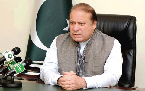 ISLAMABAD: Pakistan’s Prime Minister Nawaz Sharif addressing the nation at his office. —AFP