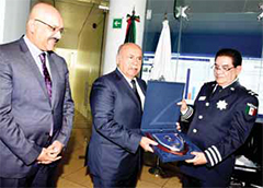 MEXICO CITY: Kuwait’s Interior Ministry’s Undersecretary Lieutenant General Sulaiman Al-Fahad (center) presents a memento to the Federal General Commissioner and Police Chief Damian Canales (right), as Kuwait’s Ambassador Sameeh Hayat looks on. — KUNA photos