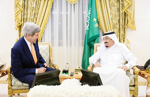 A picture provided by the Saudi Press Agency (SPA)  on March 11, 2016 shows Saudi King Salman bin Abdulaziz (R) meeting with  United States Secretary of State John Kerry in Hafar al-Batin 500 km north east of the Saudi capital Riyadh. n / AFP / SPA / HO