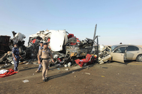 Image shows the site of an accident that occurred in the early hours of yesterday on the road between Ibri and Fahud in western Oman. – AFP