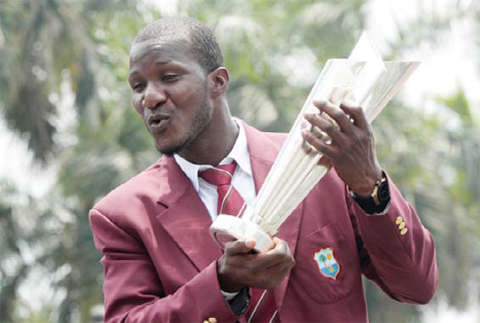 KOLKATA: West Indies’s captain Darren Sammy poses for a photograph with the World T20 cricket tournament trophy one day after West Indies won the event in the Indian city of Kolkata yesterday. — AFP