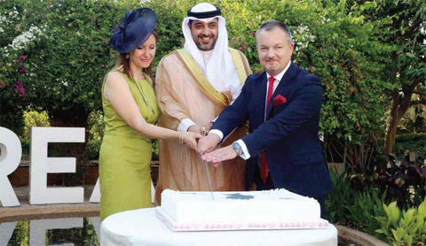 KUWAIT: Cabinet Affairs Minister Sheikh Mohammad Al-Abdullah Al-Sabah and British Ambassador Matthew Lodge cut the cake during a ceremony to celebrate Queen Elizabeth’s birthday. — Photos by Yasser Al-Zayyat