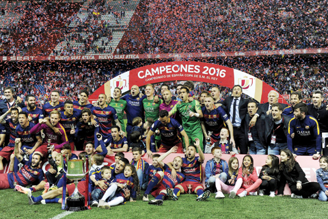 MADRID: Barcelona’s players celebrate with the trophy after winning the Spanish ‘Copa del Rey’ (King’s Cup) final match FC Barcelona vs Sevilla FC at the Vicente Calderon stadium in Madrid on May 22, 2016. — AFP