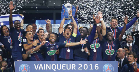 SAINT-DENIS: Paris Saint-Germain’s players celebrate with the trophy after winning the French Cup final football match between Marseille (OM) and Paris Saint-Germainn(PSG) yesterday. — AFP