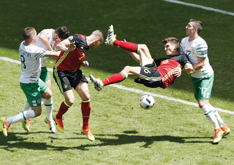 BORDEAUX: Ireland's Stephen Ward, right, and Belgium's Thomas Meunier, 2nd right, challenge for the ball during the Euro 2016 Group E soccer match between Belgium and Ireland at the Nouveau Stade in Bordeaux, France, yesterday. -- AP 