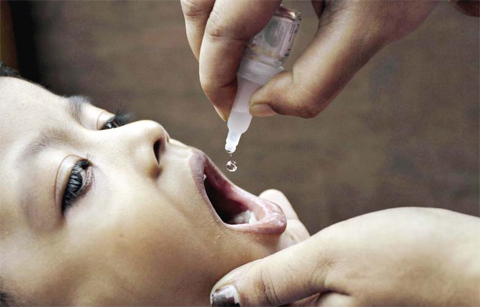 INDIA: In this file photo, a health worker administers a polio drop to an infant in Kolkata, India. —AP