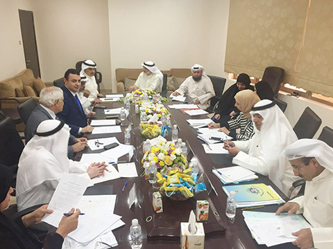 Kuwait Municipality Director General Ahmad Al- Manfouhi held a meeting with Major General Dr Fahad Al-Dousari, Director General of the Interior Ministry’s Criminal Investigations Department. Legal advisors and others officials from both state departments attended the meeting, which took place last Thursday.