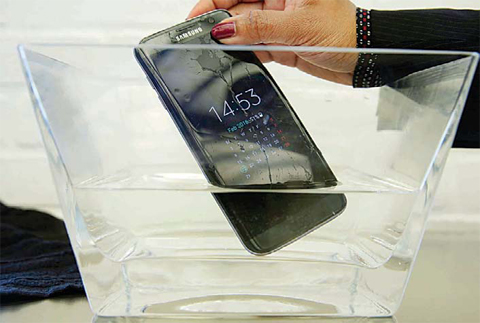 NEW YORK: In this file photo, a waterproof Samsung Galaxy S7 Edge mobile phone is submersed in water during a preview of Samsung flagship store, Samsung 837, in New York Meatpacking District. —AP