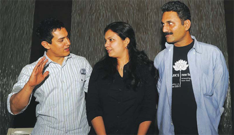 NEW DELHI: This file photo shows Indian Bollywood Actor Aamir Khan (left) with writer and director Anusha Rizvi (center) and Mahmood Farooqui (right) as they attend a promotional event for the new film’ Peepli Live’, in New Delhi. —AFP