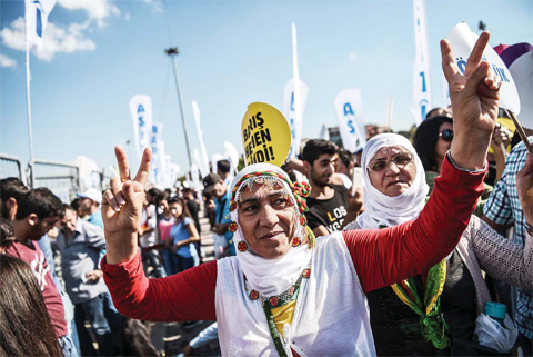 ISTANBUL: A woman flashes the victory sign during a peace rally against war in Syria on September 4, 2016 in Istanbul Turkish warplanes have destroyed 10 Kurdish rebel positions in the restive southeast as Ankara steps up its fight against the outlawed Kurdistan Workers’ Party (PKK), state media reported. — AFP