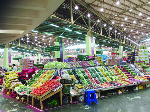 KUWAIT: A wide variety of fruits and vegetables put on display at Al-Forda Market. — Photos by Ben Garcia