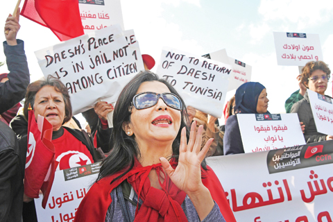 TUNIS: This file photo taken on December 24, 2016 shows Tunisian women shouting slogans during a demonstration outside parliament against allowing Tunisians who joined the ranks of jihadist groups to return to the country. — AFP