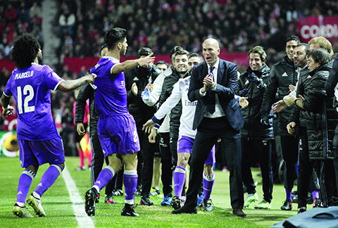 Real Madrid's Marco Asensio, second left, celebrates with teammates and Real Madrid's coach Zidane during a Spain's King's Cup soccer match between Real Madrid and Sevilla at the Ramon Sanchez Pizjuan stadium, in Seville, Spain on Thursday, Jan. 12, 2017. (AP Photo/Angel Fernandez)
