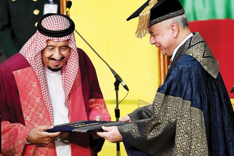 KUALA LUMPUR: University Malaya Vice Chancellor Sultan Nazrin Muizzuddin Shah (right) presents an honorary degree of Doctor of Letters to Saudi Arabia's King Salman yesterday. - AFP 