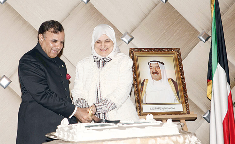 KUWAIT: Minister of Social Affairs and Labor and State Minister for Economic Affairs. Hind Al-Sabeeh, and Ambassador of Pakistan to Kuwait Ghulam Dastgir cut the ceremony’s cake during a reception held on the occasion of Pakistan’s national day at Crowne Plaza Hotel. —Photos by Joseph Shagra