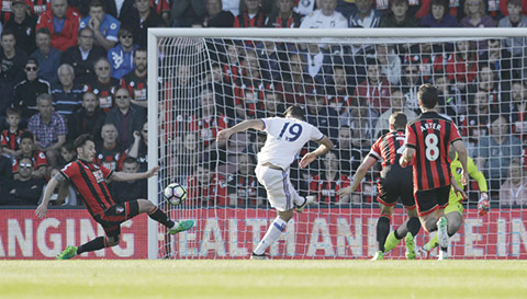 Chelsea's Diego Costa, No19, hits a shot on goal that hits Bournemouth's Adam Smith, left and goes in for the opening goal of the game during their English Premier League soccer match between Bournemouth and Chelsea at Dean Court stadium in Bournemouth, England, Saturday, April 8, 2017. (AP Photo/Matt Dunham)