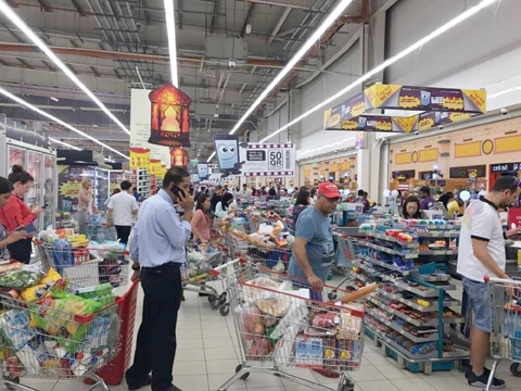 DOHA: Shoppers stock up on supplies at a supermarket in Doha, Qatar after Saudi Arabia closed its land border with Qatar, through which the tiny Gulf nation imports most of its food. — AP