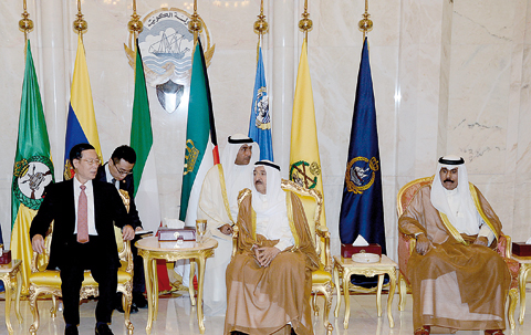 KUWAIT: His Highness the Amir Sheikh Sabah Al-Ahmad Al-Jaber Al-Sabah holds talks with Vice Premier of the State Council of the People’s Republic of China Zhang Gaoli yesterday. —KUNA photos
