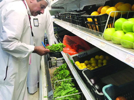 KUWAIT: Municipality officials carry out round-the-clock inspection campaigns in all six governorates nationwide to ensure food safety and validity. - KUNA photos 