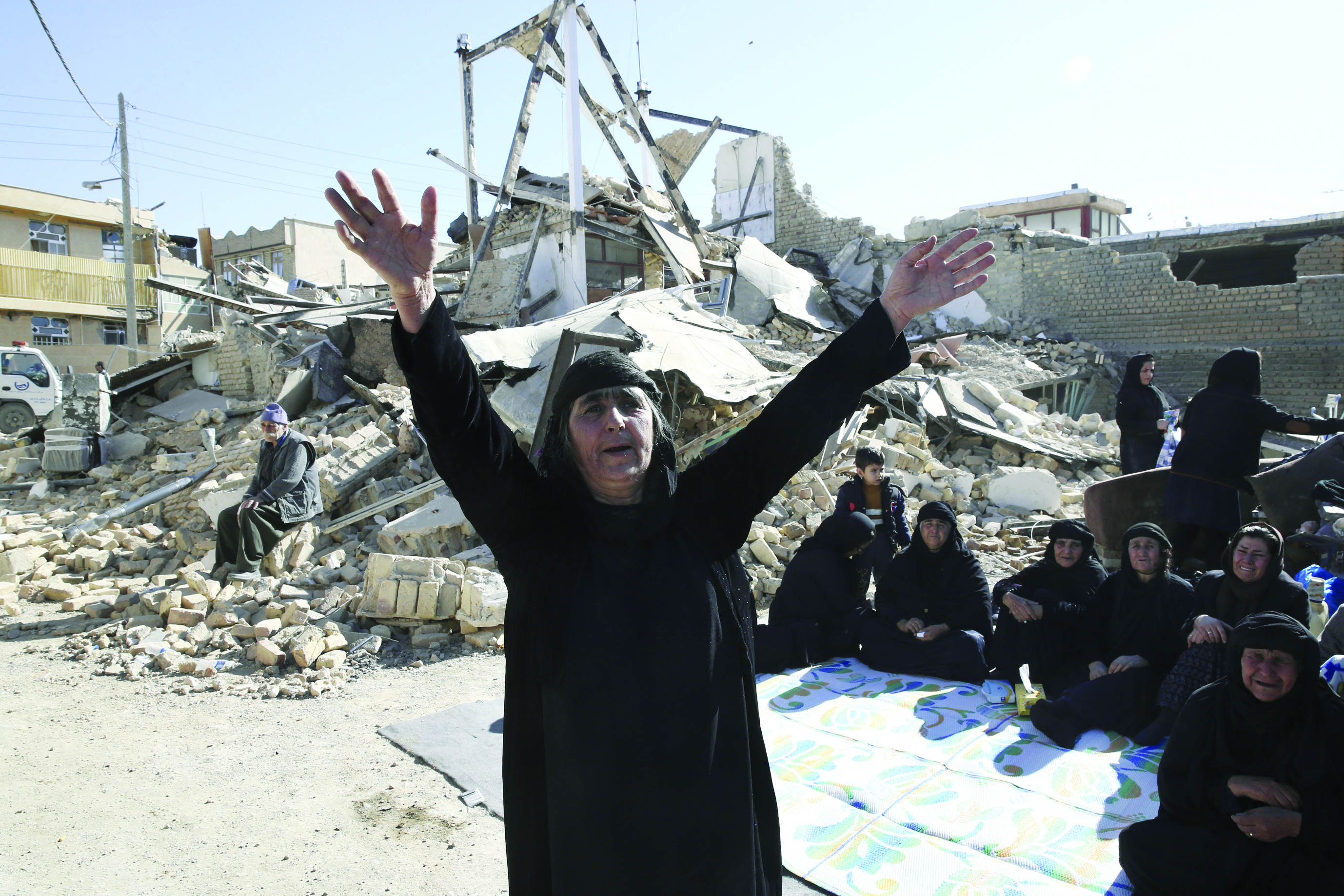 SARPOL-E-ZAHAB: A woman mourns at an earthquake site in Sarpol-e-Zahab in western Iran, yesterday. Rescuers are digging through the debris of buildings felled by the Sunday earthquake in the border region of Iran and Iraq. - AP 