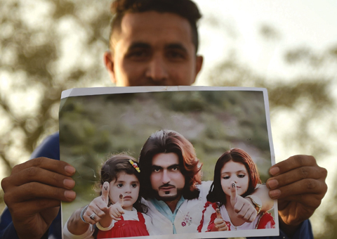 KARACHI: A Pakistani protester holds a photograph of 23-year-old man Naqeebullah Mehsud, during a protest in Karachi. The killing of a young social media star in Pakistan’s chaotic port city of Karachi has uncorked festering anger over a rash of alleged extrajudicial murders and the powerful police accused of orchestrating them.—AFP