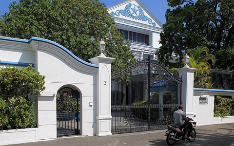 MALE: Photo shows the exterior of the Maldives Supreme Court building in Male. The Maldives president yesterday welcomed a Supreme Court move to reinstate the convictions of high-profile political prisoners after he arrested two top judges and declared a state of emergency, plunging the upmarket holiday paradise into chaos.—AFP