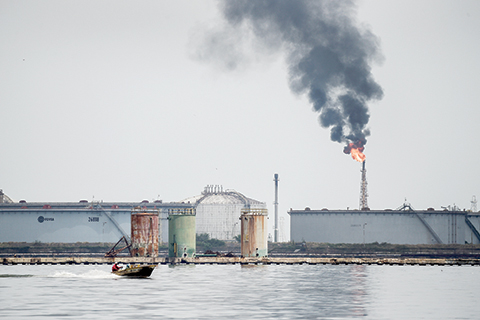 View of an oil refinery in the Maracaibo lake, on May 2, 2018 in Maracaibo, VenezuelanAmid blackouts, skyrocketing prices, shortage of food, medicine and transportation, Venezuelans go to elections next May 20 anguished to survive one of the worst crisis in the oil country. / AFP PHOTO / Federico PARRA