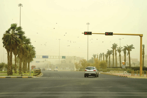 KUWAIT: Image from the dust storm that hit Kuwait on Saturday. — Photos by Fouad Al-Shaikh