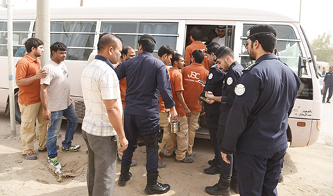 KUWAIT: This handout photo shows police round up a number of people during a security campaign at Amghara scrap yard yesterday. —Interior Ministry photos